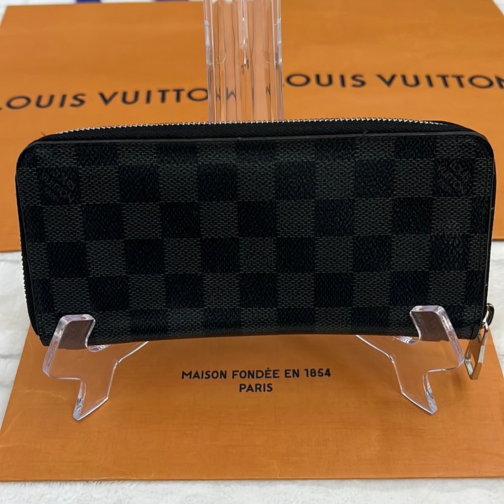 EUC. Louis Vuitton Damier Graphite Canvas Zippy Wallet Vertical